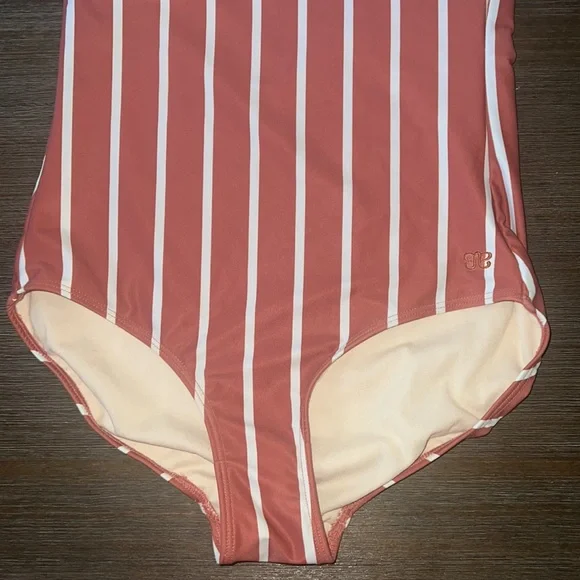 Albion Ruffle Shoulder One Piece - Picture 3 of 7